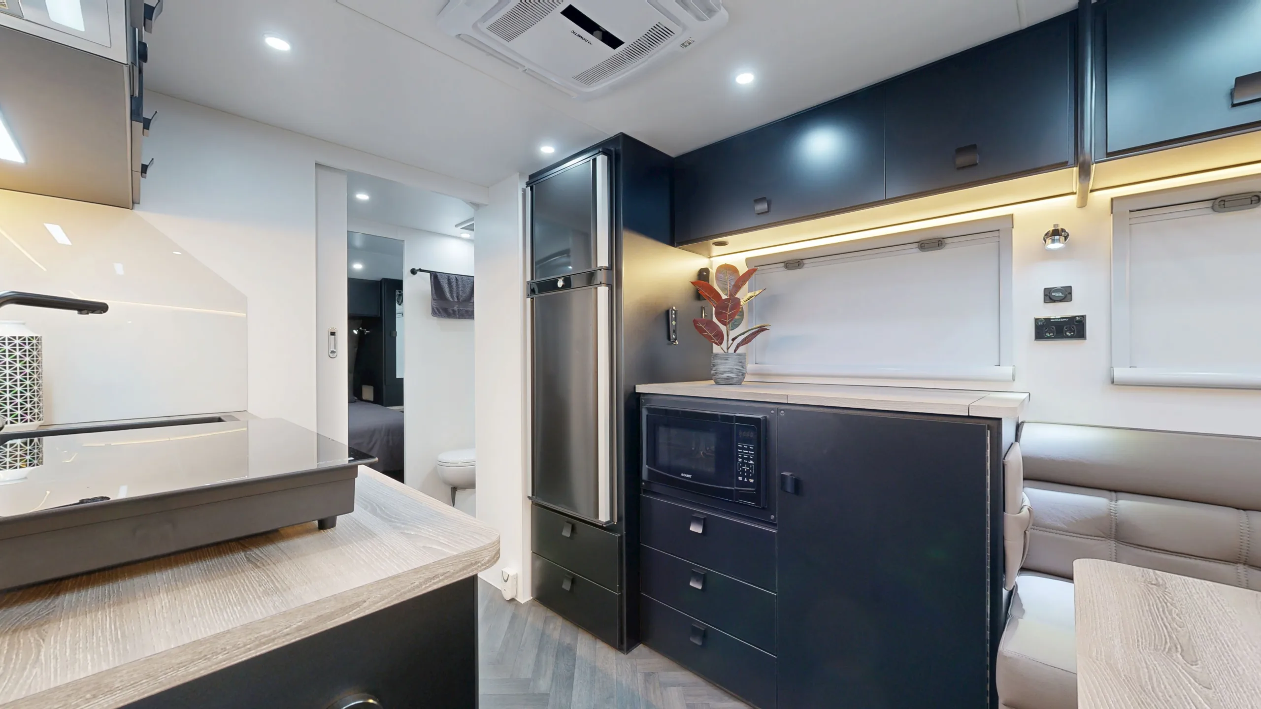 2026-senator-unlimited-interior-003_1